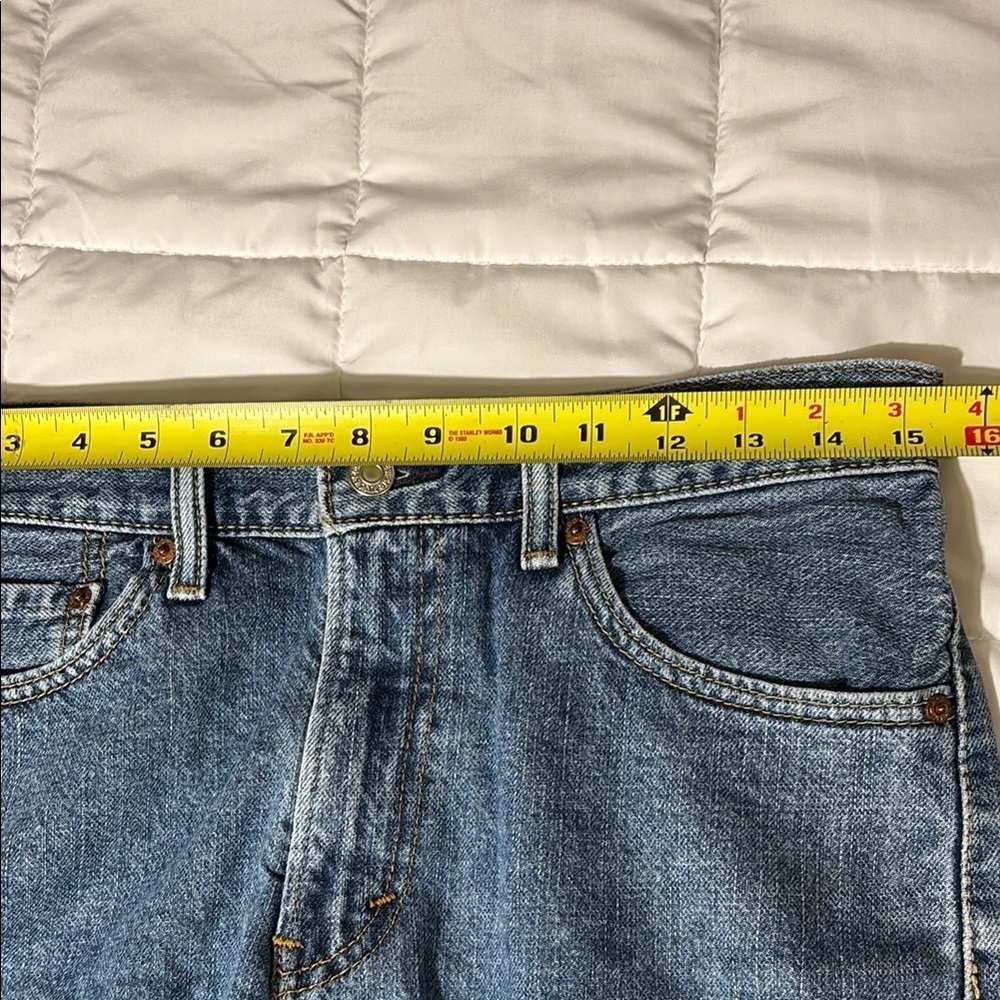 Levi's Jean Shorts with Classic Medium Blue Denim size 30 - Picture 9 of 11